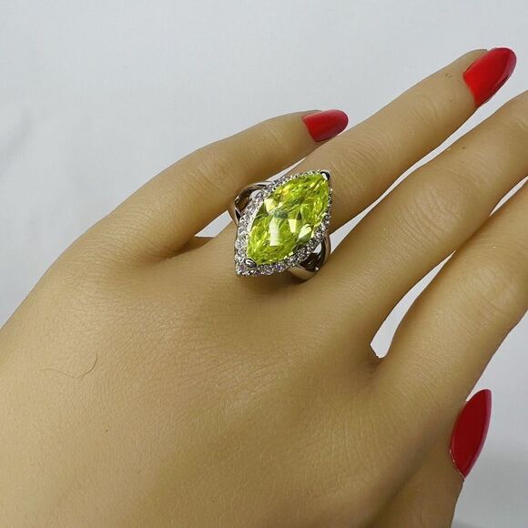 Vintage Ring Sz 7 Beautiful Green Clear Crystal CZ Oval Eye Silver Plate 1454 - Picture 2 of 16
